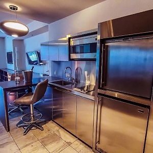 Luxury 53Rd Flr Condo With Amazing Sunset View & Balcony No Refee At Palms Place